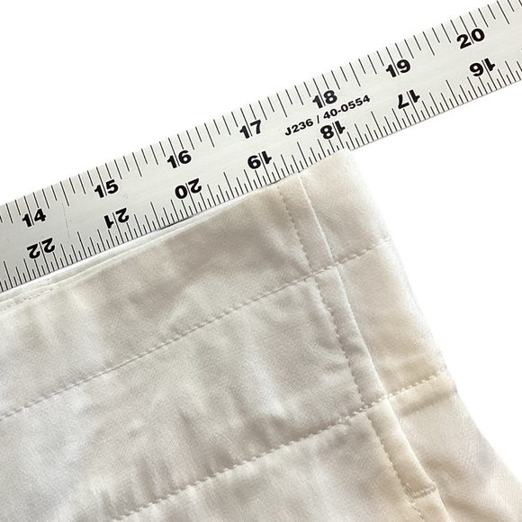 GAP Drapey High Rise Silky Dress Shorts, Snowflake Milk White Rayon Size 16 NWT - Picture 4 of 12